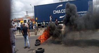 Passengers stranded as hoodlums block Lagos highway