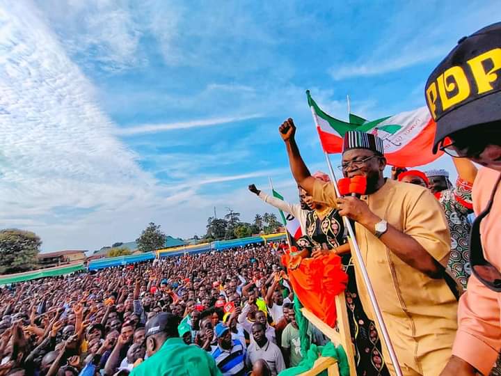 Gov Ortom receives Mimi Orubibi, thousands of APC members into PDP 