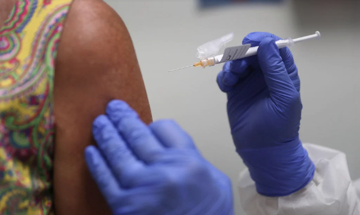 FG set to make COVID Vaccination compulsory for civil servants