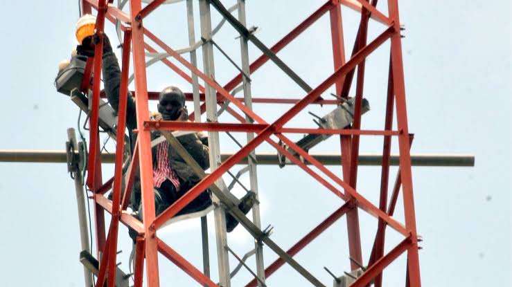 Man climbs telecoms mast, threatens suicide over refusal of marriage proposal in Gombe