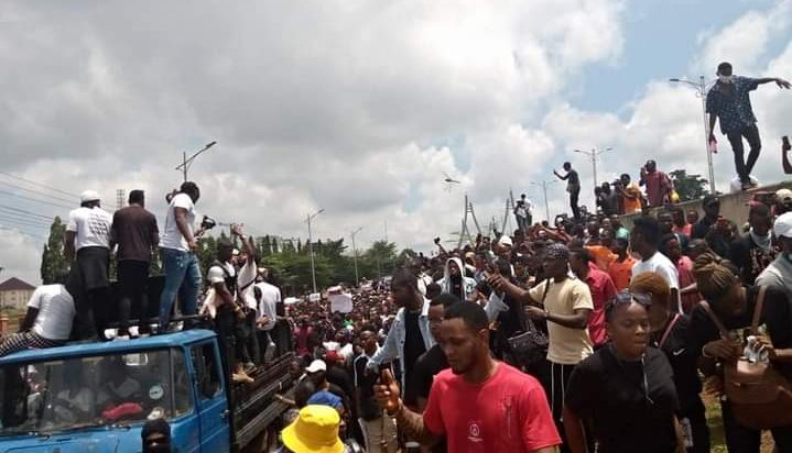 BREAKING: Anambra boils as gunmen attack DSS convoy, many killed