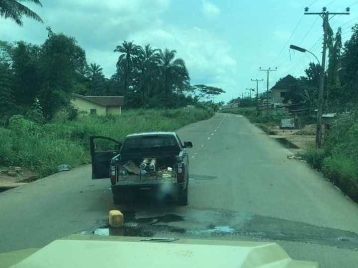 BREAKING: Governor Obiano’s convoy held hostage as unknown gun men disrupt APGA campaign in Anambra