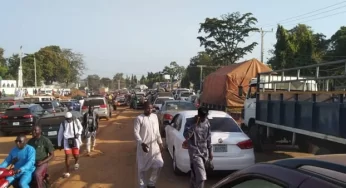 Motorists, passengers stranded as gridlock grounds Keffi-Makurdi road (Photos)