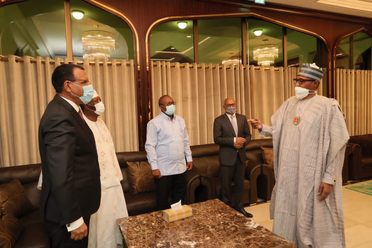 Buhari hosts ECOWAS Heads of State in Abuja