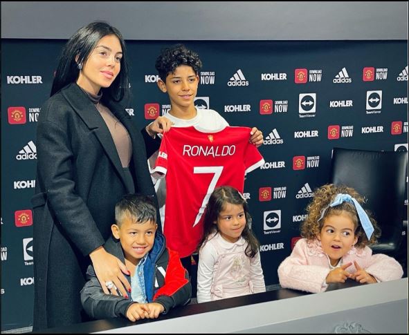 Cristiano Ronaldo Jr signs for Man United, to wear no. 7