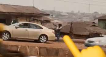 Suspected ritualist attacked in Auchi after dropping lady who ran mad from his car (Video)