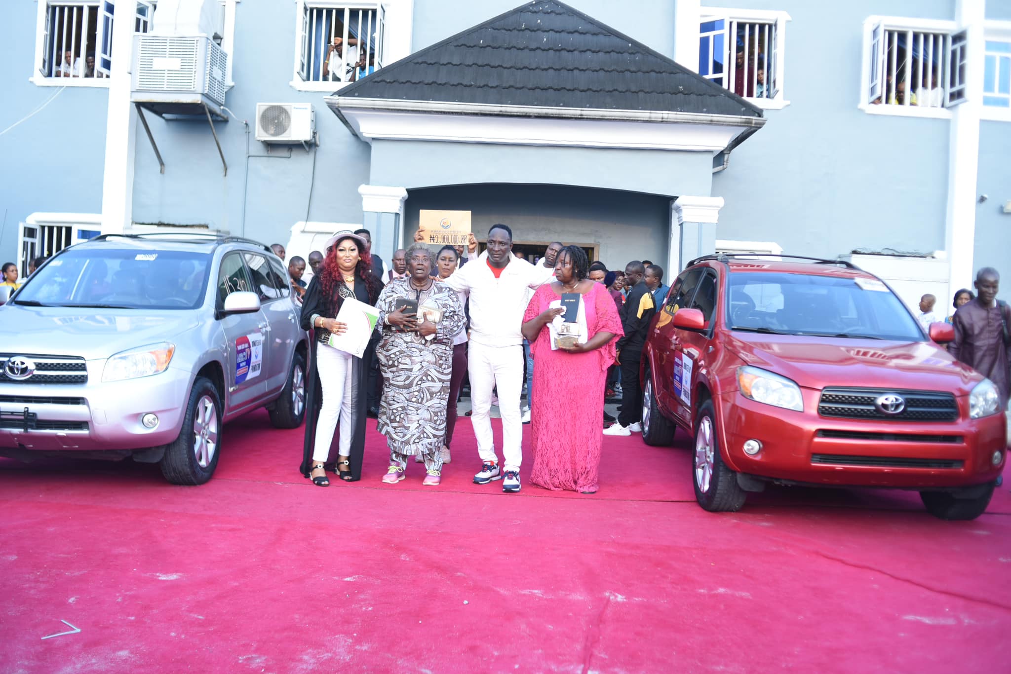 Prophet Jeremiah Fufeyin, buys cars for Nollywood’s Cynthia Okereke, Chinwe Owoh