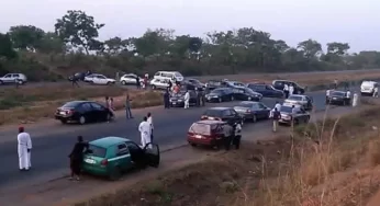 BREAKING: Again, bandits block Kaduna-Abuja road, passengers stranded