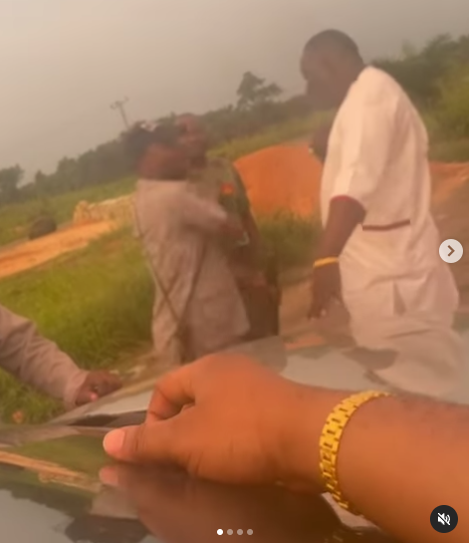 Drama as Custom officer slaps Gov Okowa’s aide along Benin/Agbor expressway (VIDEO)