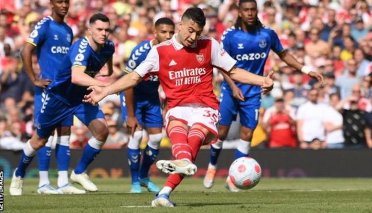 Arsenal beats Everton, misses out on top four