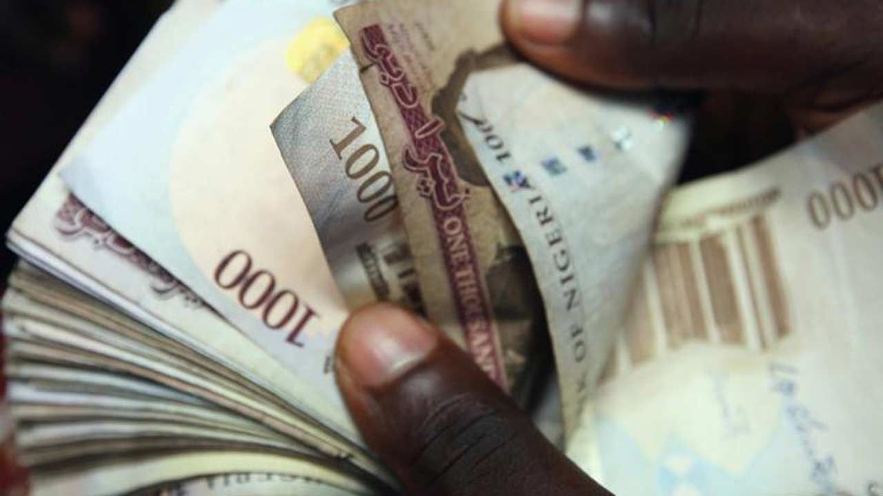 Naira crashes massively against dollar at black market
