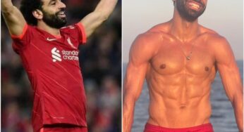 Fans react as Salah shows off his packs in a stunning picture