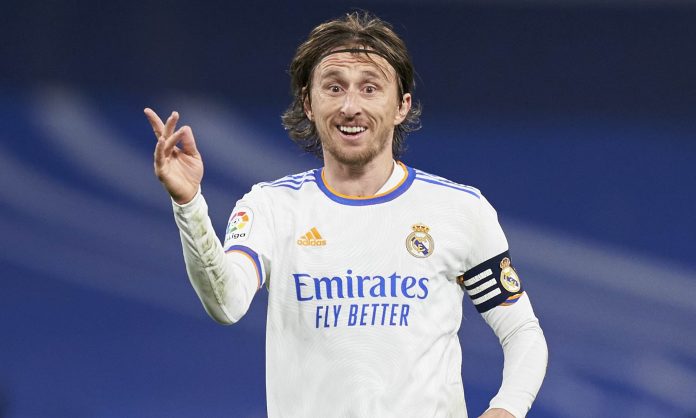 Luka Modric extends contract at Real Madrid