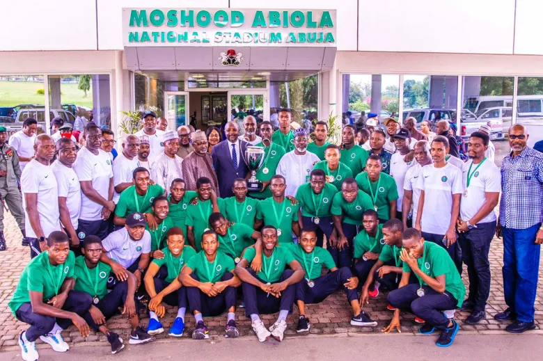 Sunday Dare hosts victorious Golden Eaglets in Abuja