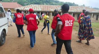 Osun Decides 2022: EFCC operatives storm polling unit in Iragbi