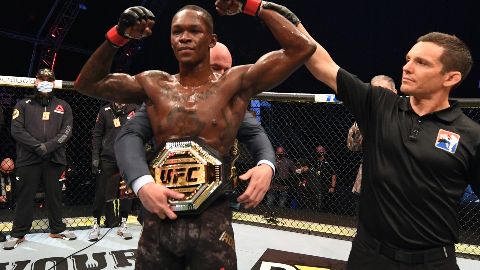 Israel Adesanya beats Jared Cannonier to retain UFC middleweight title