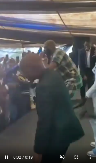 Jubilation as 2Face performance at son’s school’s final year party (Video)