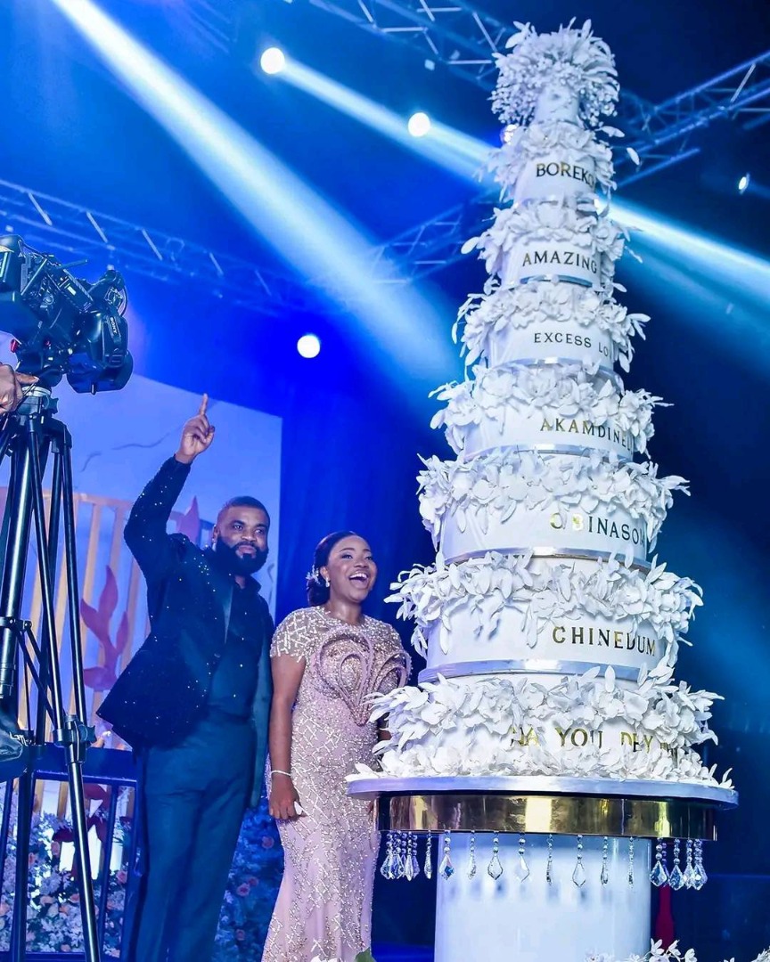Mercy Chinwo’s gigantic wedding cake everyone is talking about