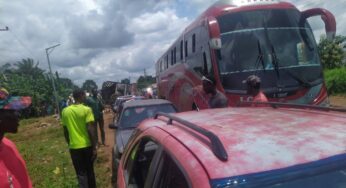 Angry youths block Makurdi-Otukpo road (Photos)