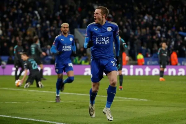 Jamie Vardy extends contract at Leicester City