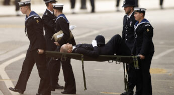 Queen Elizabeth’s Funeral: Soldier, policeman, palace staff collapse