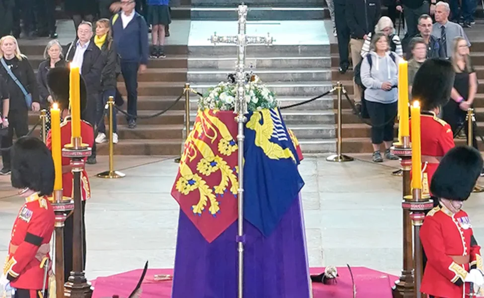Queen Elizabeth: Eight Grandchildren to observe vigil by The Monarch’s Coffin