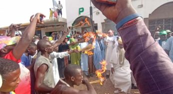 Thousands of APC members join PDP in Buhari’s Katsina, set brooms on fire