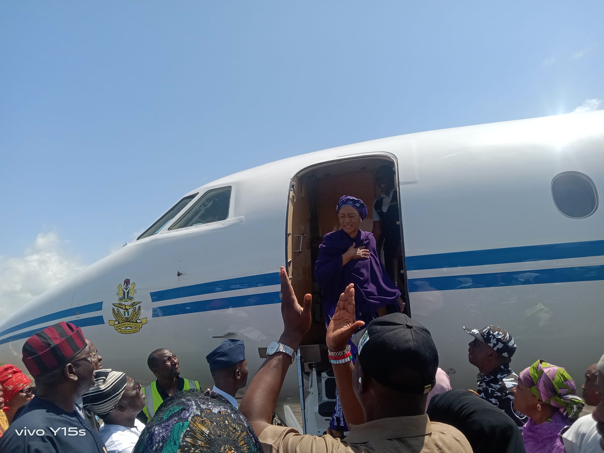 Uproar as Tinubu, Shettima’s wives fly presidential jet to Benue (WATCH)