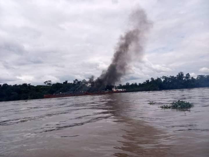Navy destroys illegal bunkering vessel in Delta( Photos)