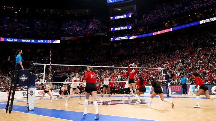 Wisconsin women’s volleyball takes court, wins for first time since leaked viral video