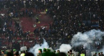 Over 120 fans killed as Indonesia football match turns bloody (PHOTOS)