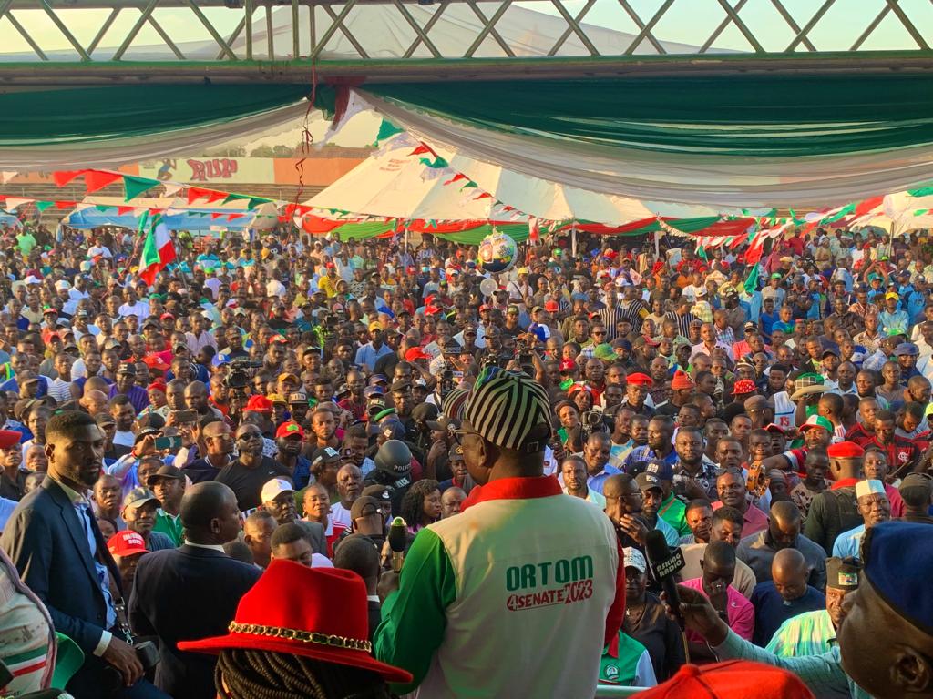 Mammoth crowd as Ortom flags-off Benue North-West senatorial campaigns in Gboko