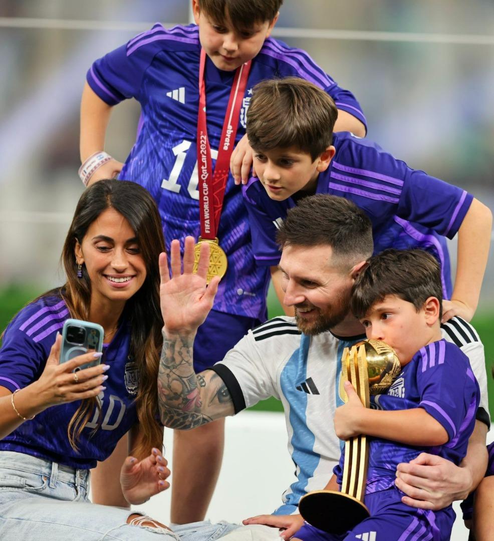 Messi celebrates World Cup win with family (Photos)