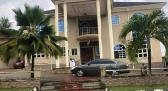 Oba Abib Awobajo donates house as permanent palace