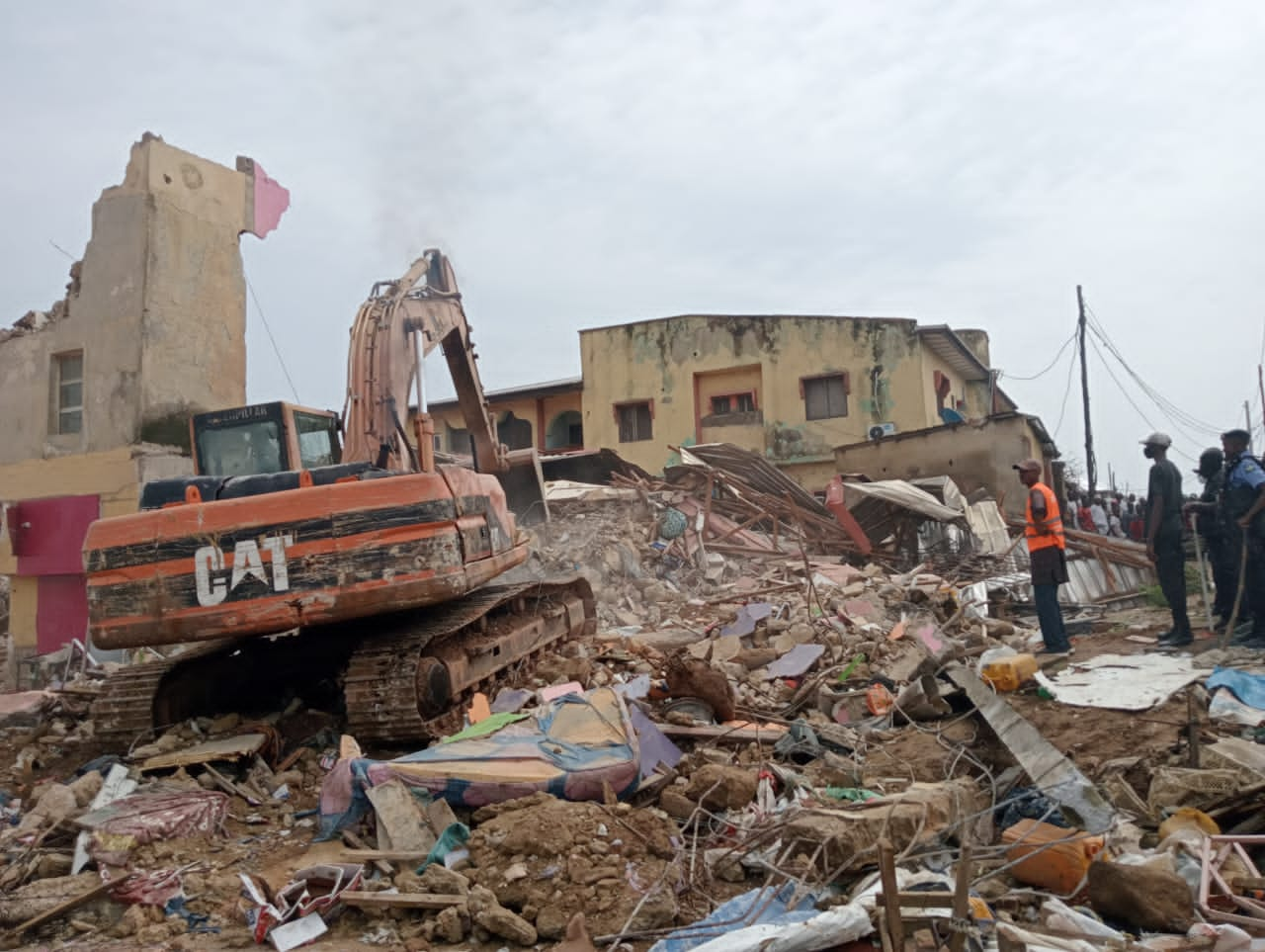 Photos from the scene of collapsed storey-building in Garki Abuja (Live Update)