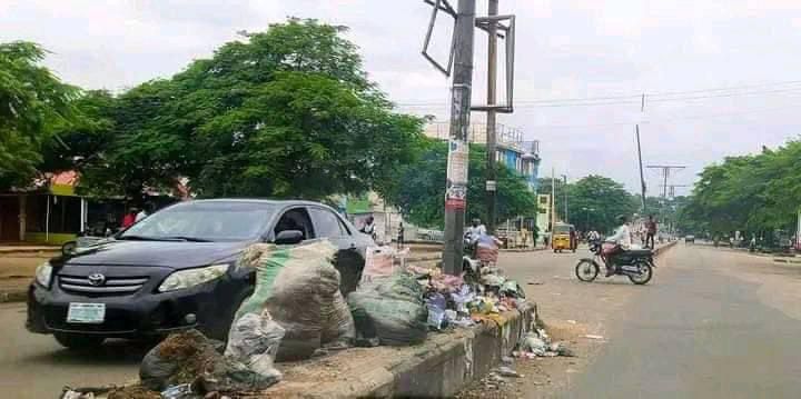 Benue: Man offers to clear dirt as refuse litters Makurdi streets [PHOTOS]