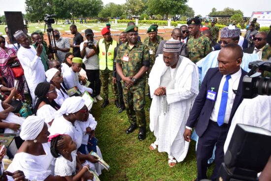 Tears as 22 officers killed in Niger buried (PHOTOS)