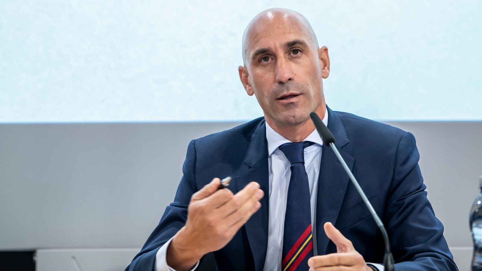 Kiss Scandal: Luis Rubiales resigns as president of Spanish FA