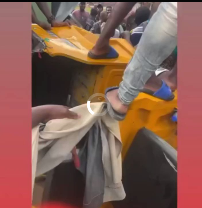 Woman, two kids perish as police, driver drag steering wheel in Lagos