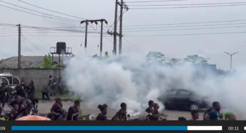 BREAKING: Police disperse women demanding removal of Bayelsa CP with teargas