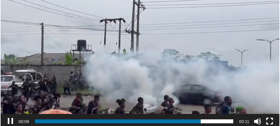 BREAKING: Police disperse women demanding removal of Bayelsa CP with teargas