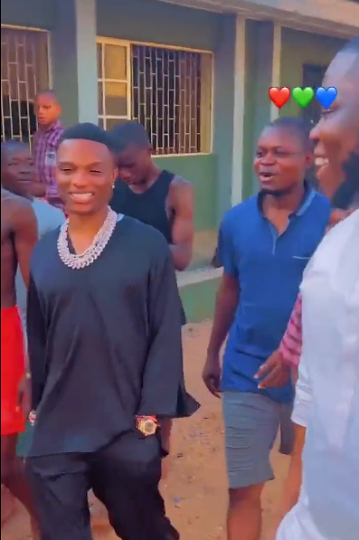 WizKid visits primary school in Ijebu Ode (Video)