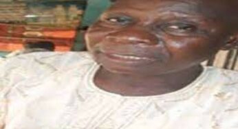 Veteran Nigerian Juju singer Peter Akanni has passed away at the age of 74