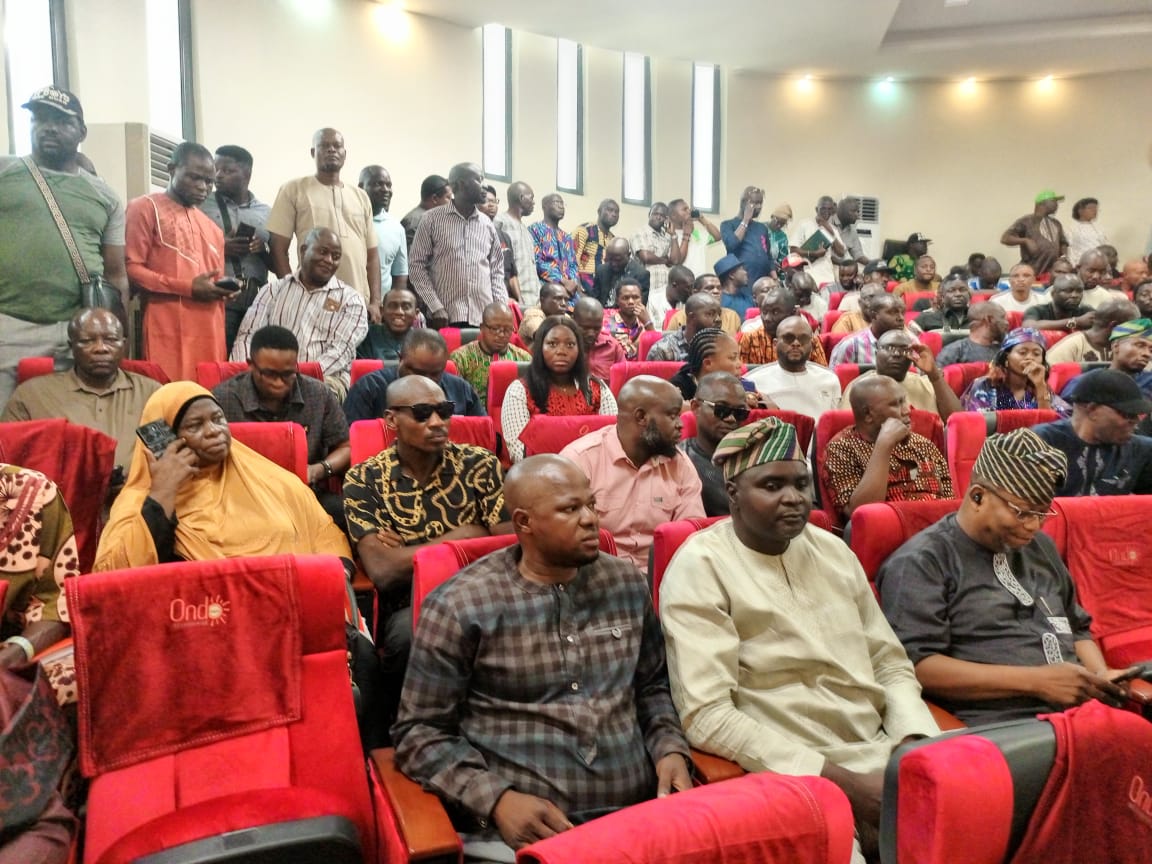Faces present as Aiyedatiwa arrives gov’s office for swearing-in ceremony (Photos)