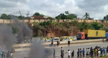 Angry mob set Hilux ablaze as driver crushes three to death on Lagos-Ibadan highway