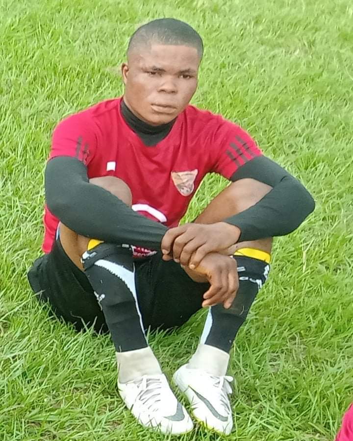 Popular footballer collapses, dies during training session