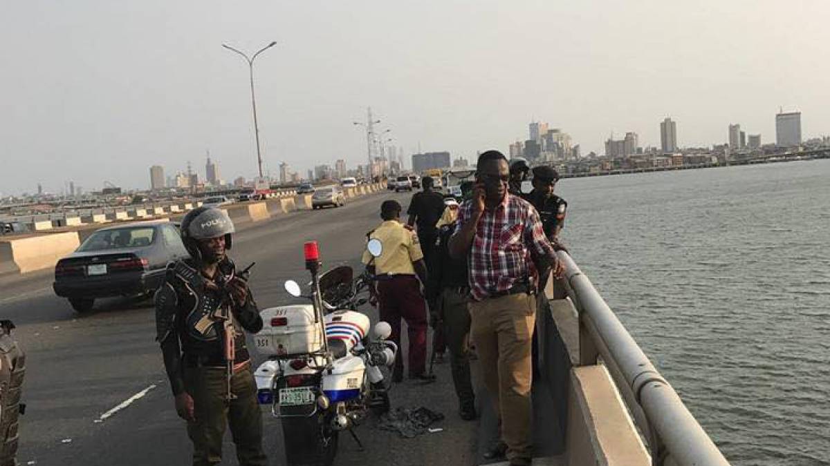 Alleged cement thief jumps into Lagos lagoon, drowns