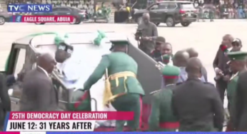 BREAKING: Democracy Day: 𝐓𝐢𝐧𝐮𝐛𝐮 falls 𝐚𝐭 𝐄𝐚𝐠𝐥𝐞𝐬 𝐒𝐪𝐮𝐚𝐫𝐞 [VIDEO]