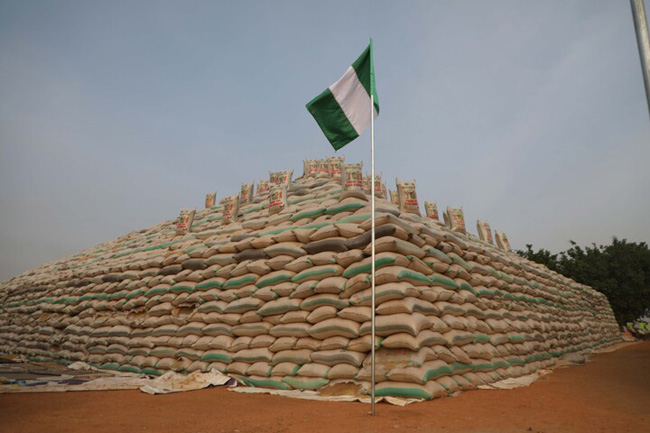 FG suspends plan to sell ₦40,000 rice bags to public servants