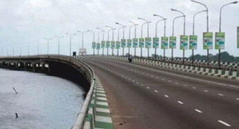 bOne killed, eight injured in Lagos third mainland bridge fatal crash